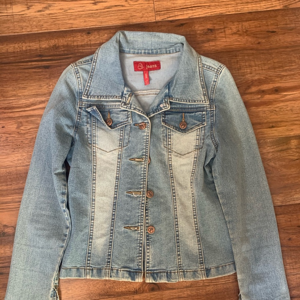 Light coloured jean jacket. Loved it. It’s just too small now! Size small.